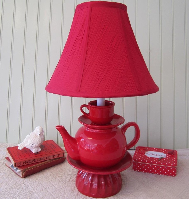 Surprising DIY Teapot Lamp Inspired By "Alice In Wonderland"