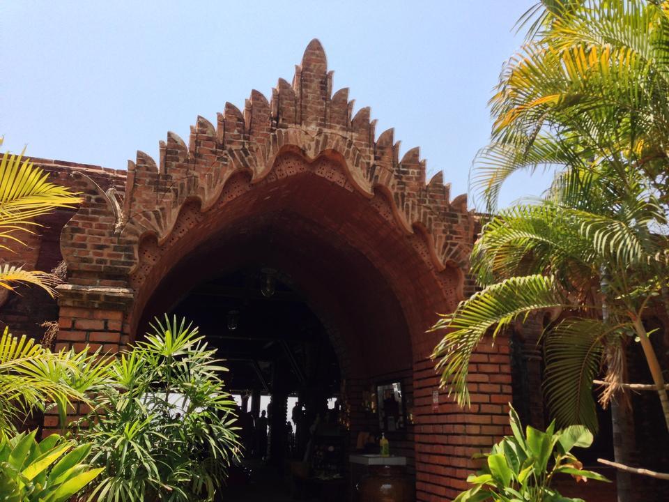 Sunset Garden en Bagan, Birmanie Myanmar Authentique