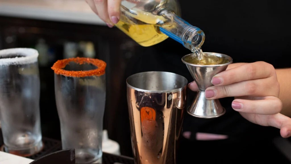 How To Use a Jigger to Make Cocktails MyBartender