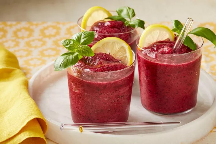 6 Best Frozen Blueberry Cocktails to Make