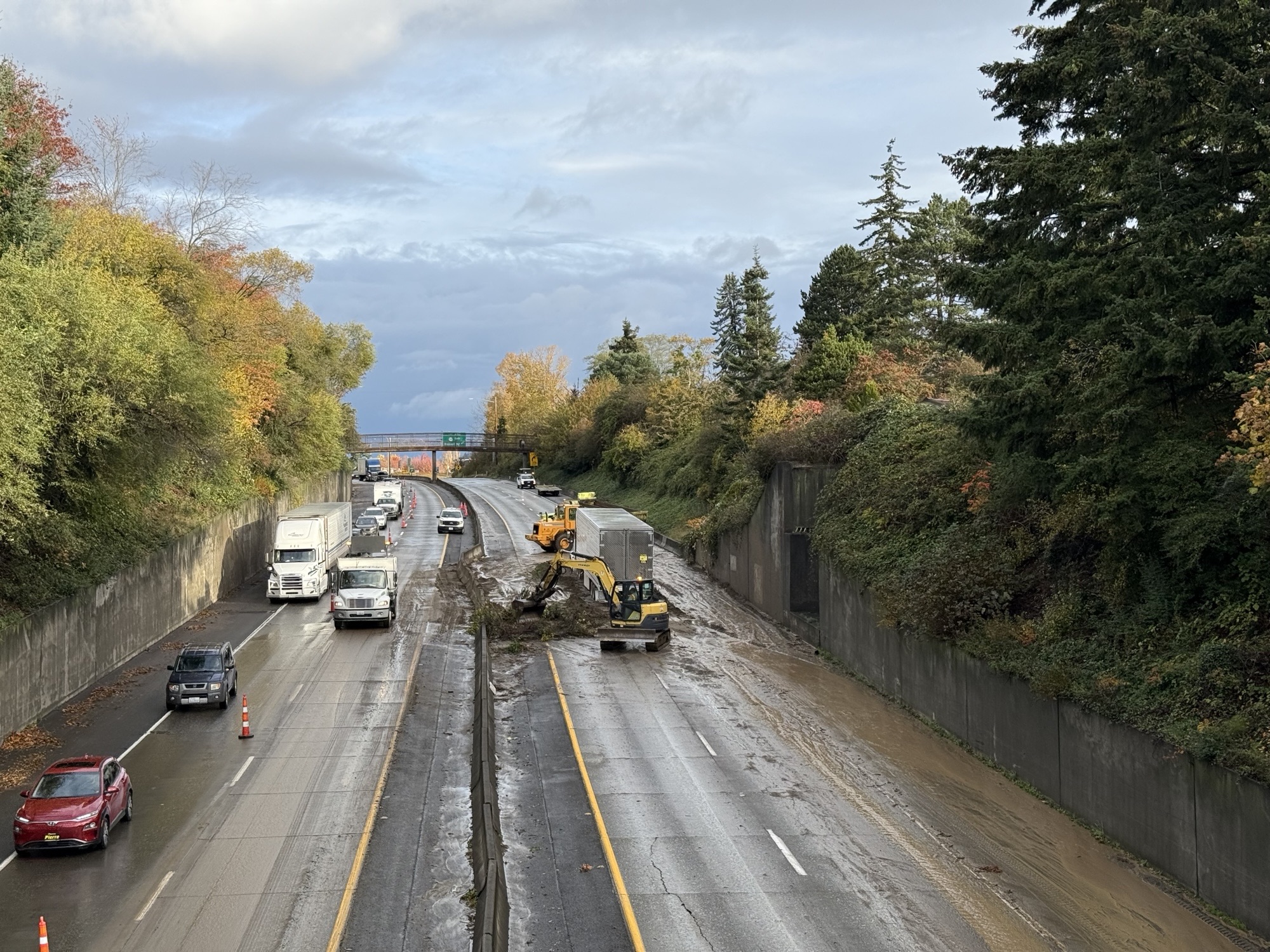 TRAFFIC I5 NB closed at Iowa Street, landslide blocks all lanes