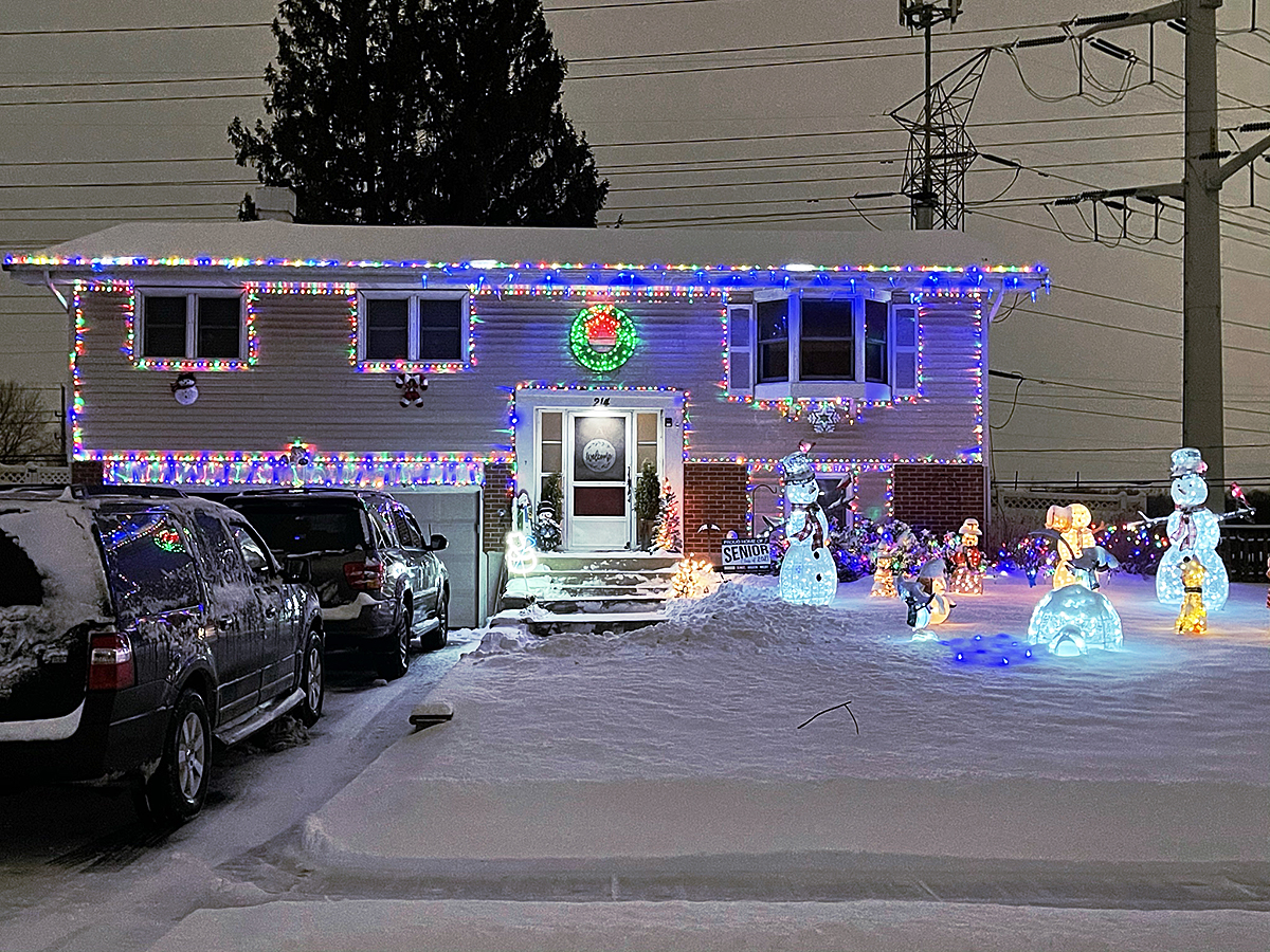 And the Best Decorated Christmas House for 2020 Is… Butterfield