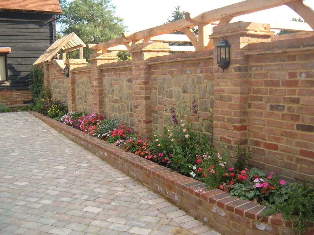 dougcusdenlandscapes 100 Feedback, Landscape Gardener, Bricklayer