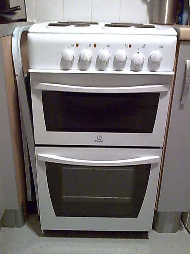 Indesit cooker, broken knob, fuse blown? Electrical job in Welwyn