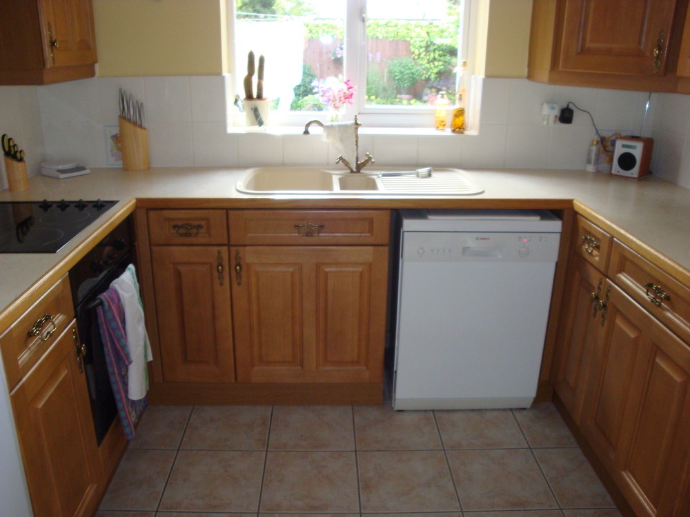 Fit laminate kitchen worktops, sink, elec oven & hob Carpentry