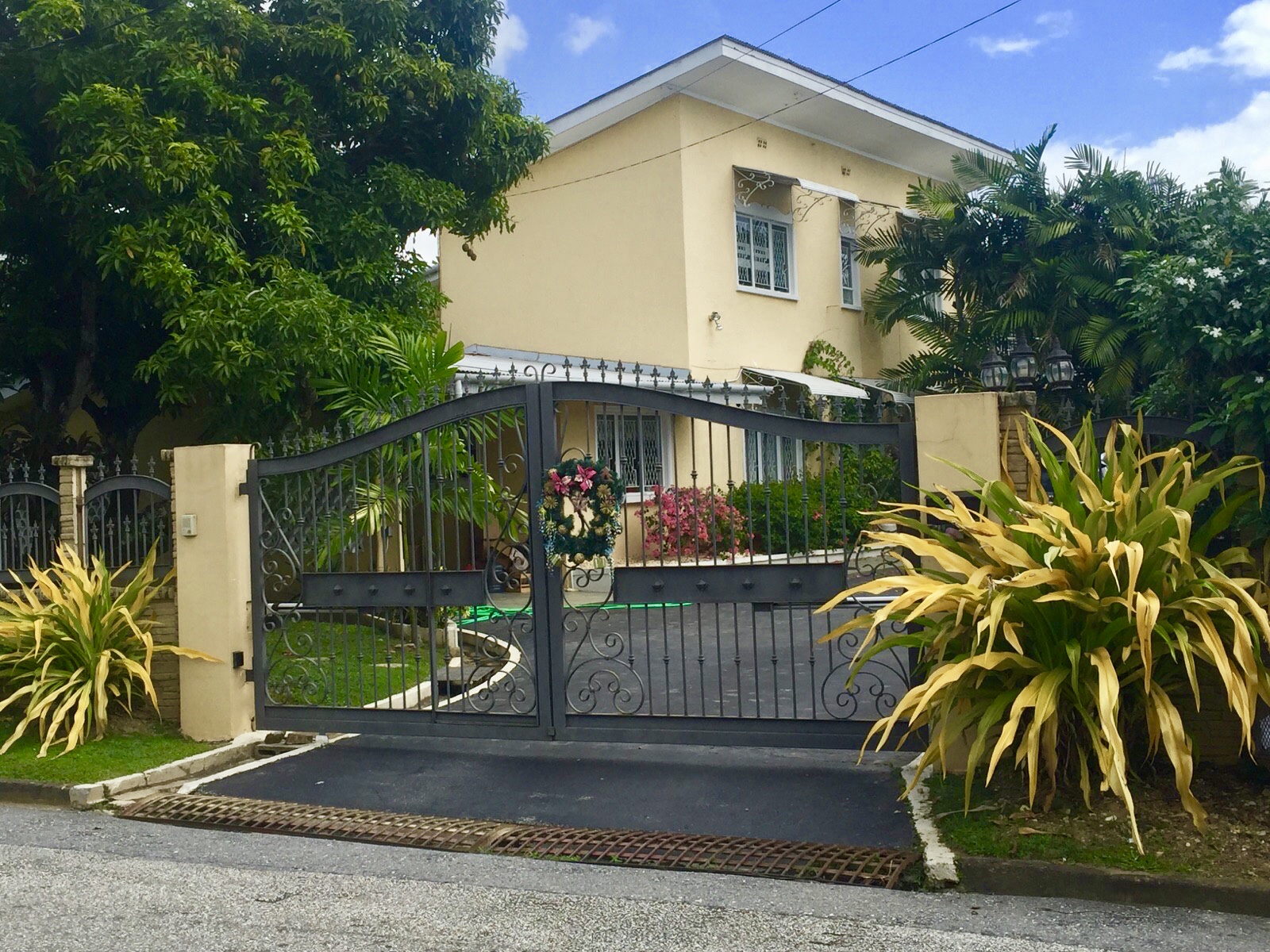 3 BEDROOM, 2 AND 1/2 BATHROOM HOUSE FOR RENTBAYSHORE My Bunch of Keys