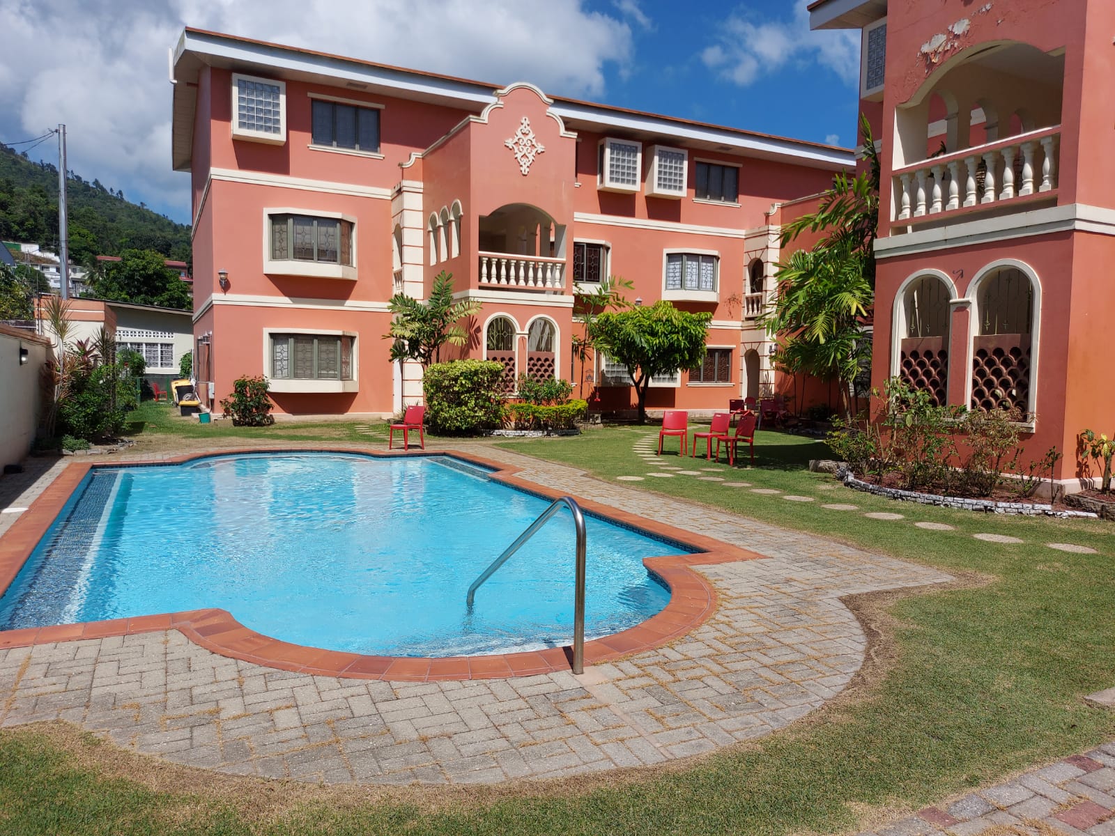 For Rent St Ann’s Town house Gated Compound Close to the Savannah