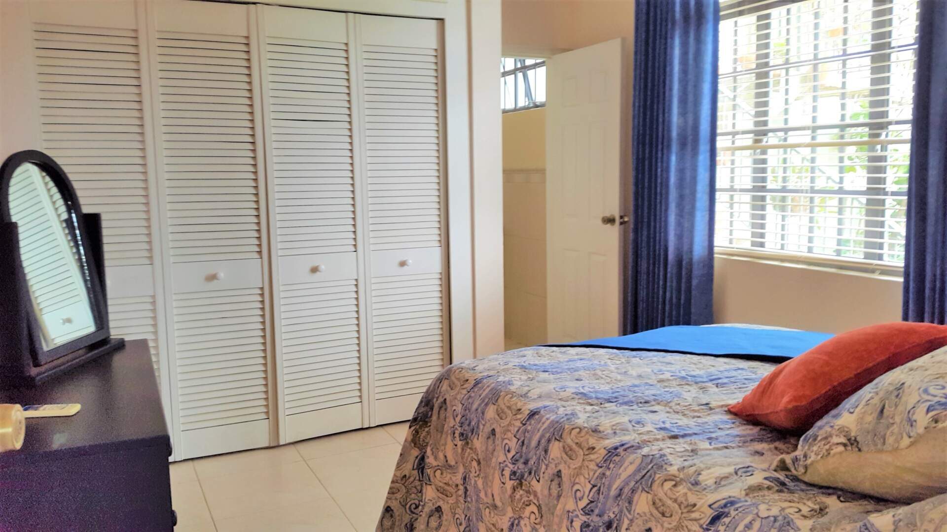 FOR RENT GLENCOE, ASKING PRICE TT8,500 My Bunch of Keys