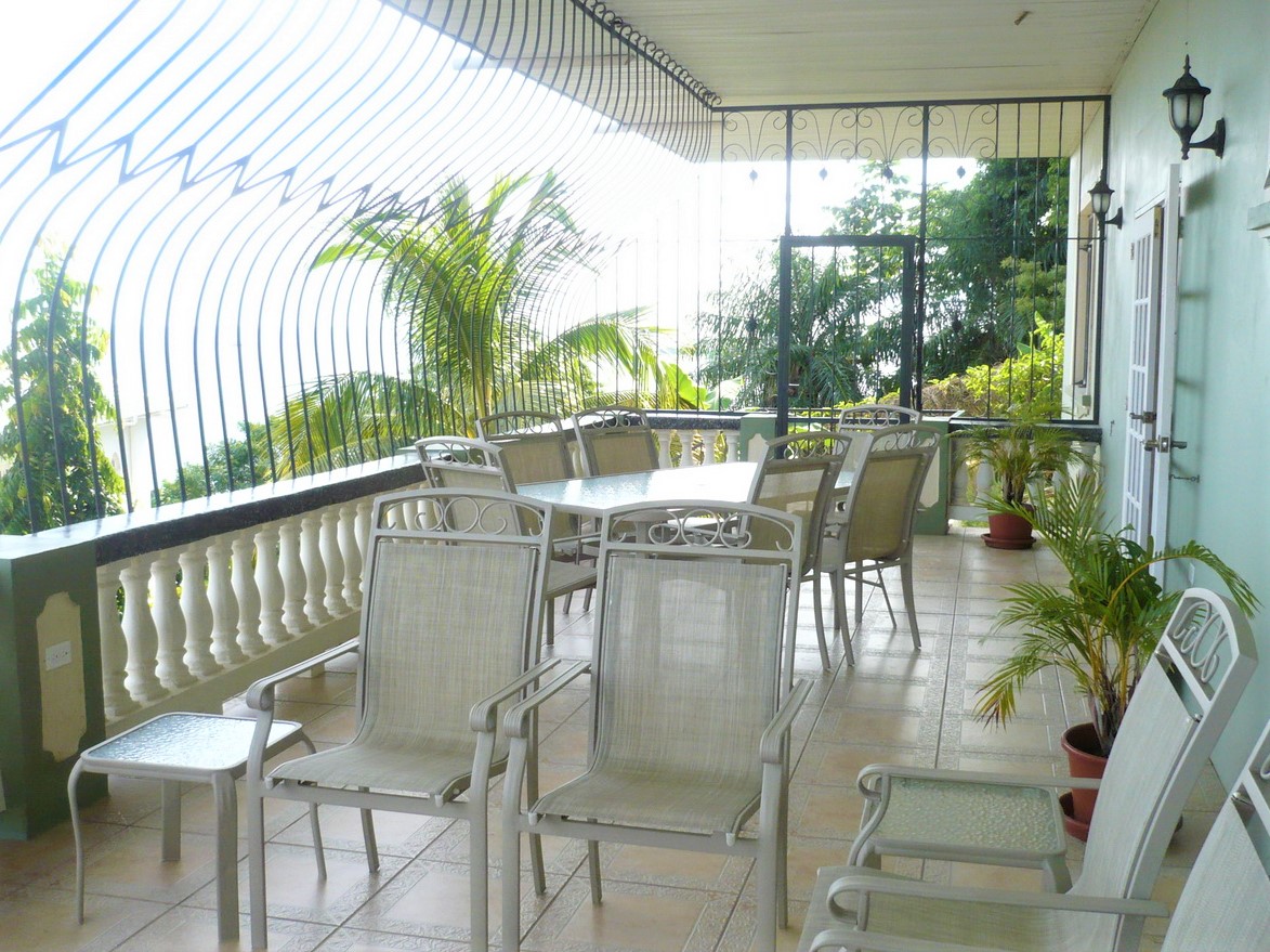 FOR RENT GLENCOE, ASKING PRICE TT8,500 My Bunch of Keys