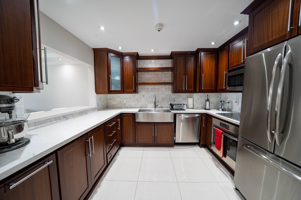 For Rent Bayside Towers, Cocorite 2 Bedroom apartment on the