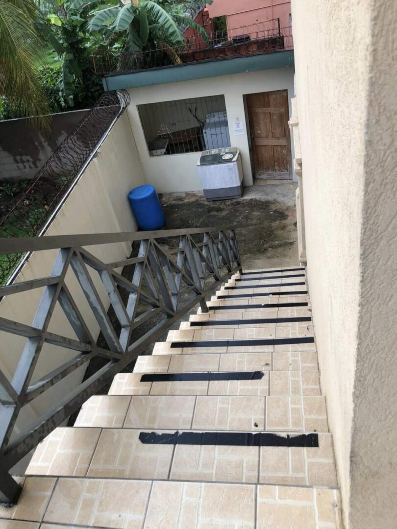 Apartment Building near UWI generating/investment My Bunch