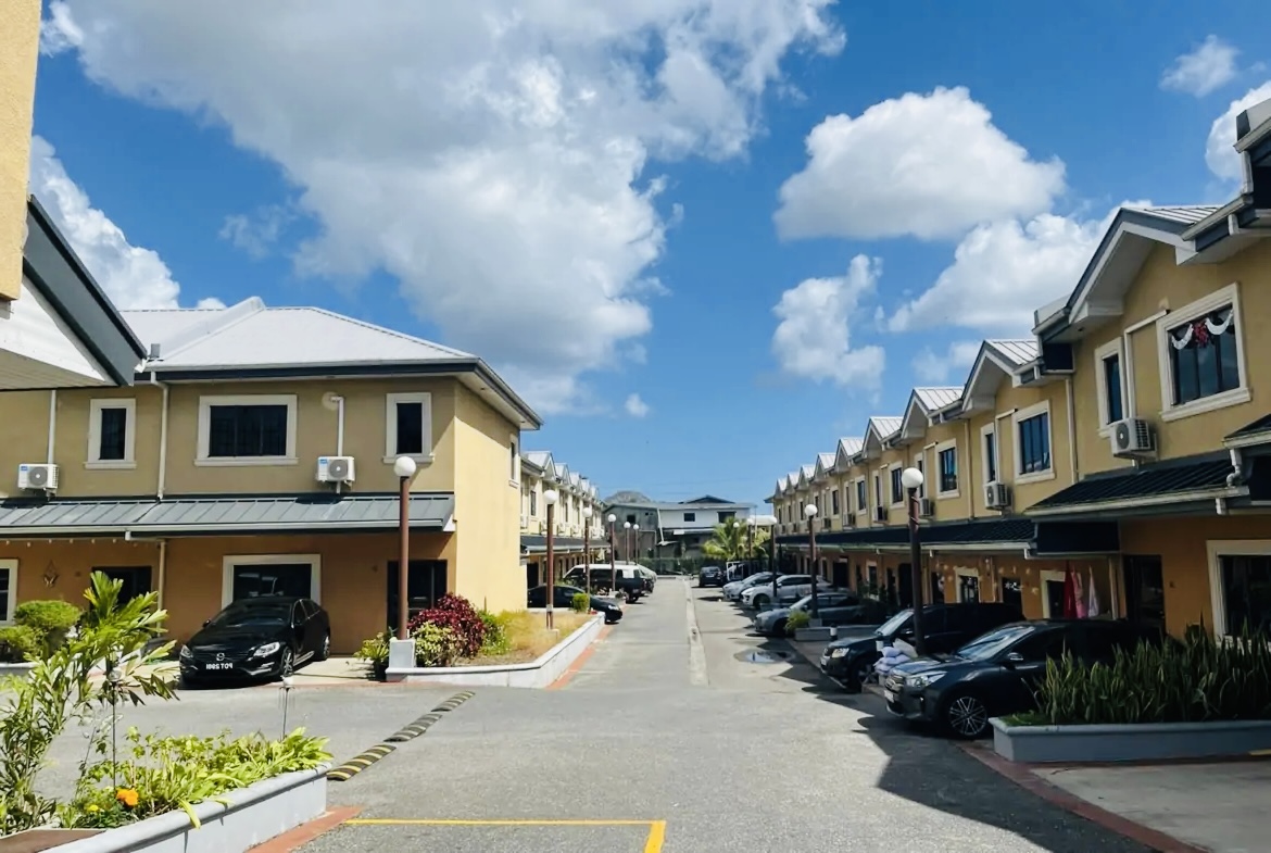 South WestGasparilloTownhouse3Bed2.5BathPoolGated Community My