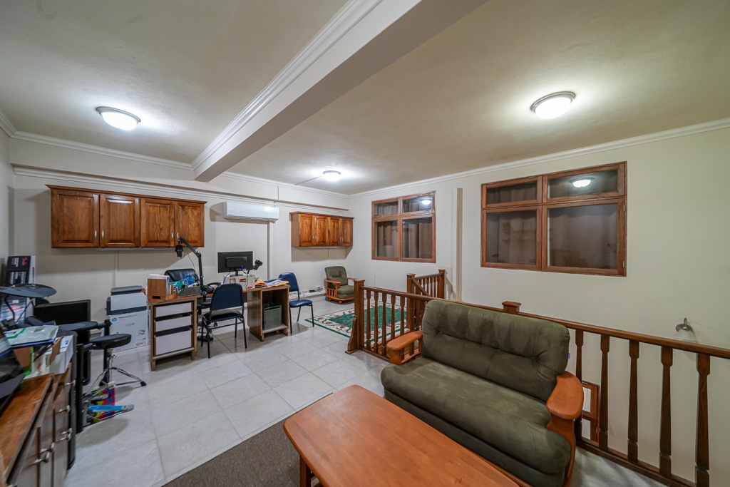 Apartment For Sale Royal Court, Glencoe 2.85MTT My Bunch of Keys