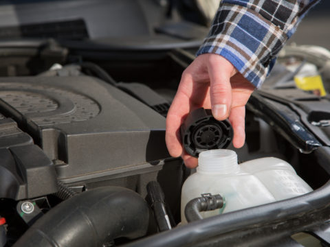 7 Clogged Radiator Symptoms (and How to Flush it) - My Car Makes Noise