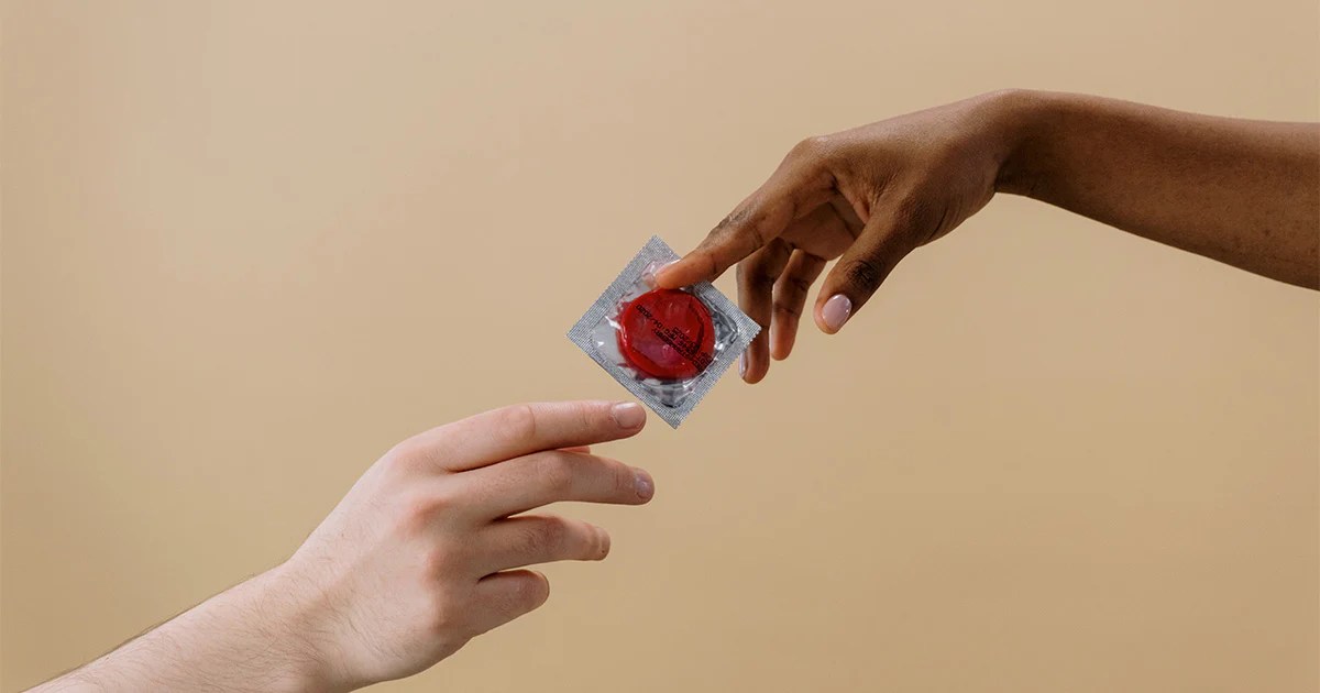 Female Condom vs Male Condom Effectiveness, advantages, and tips Carmesi