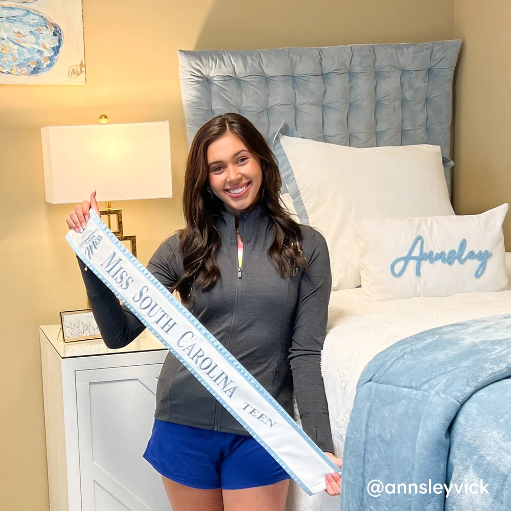 How To Make Dorm Furniture Look Better (11 Easy Tips) College Savvy