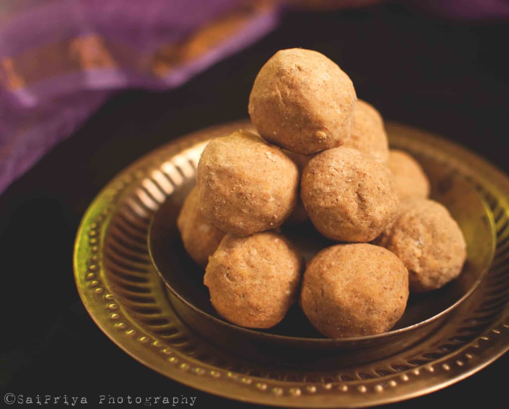 Besan ke Ladoo Recipe How to make Besan Ladoo at Home