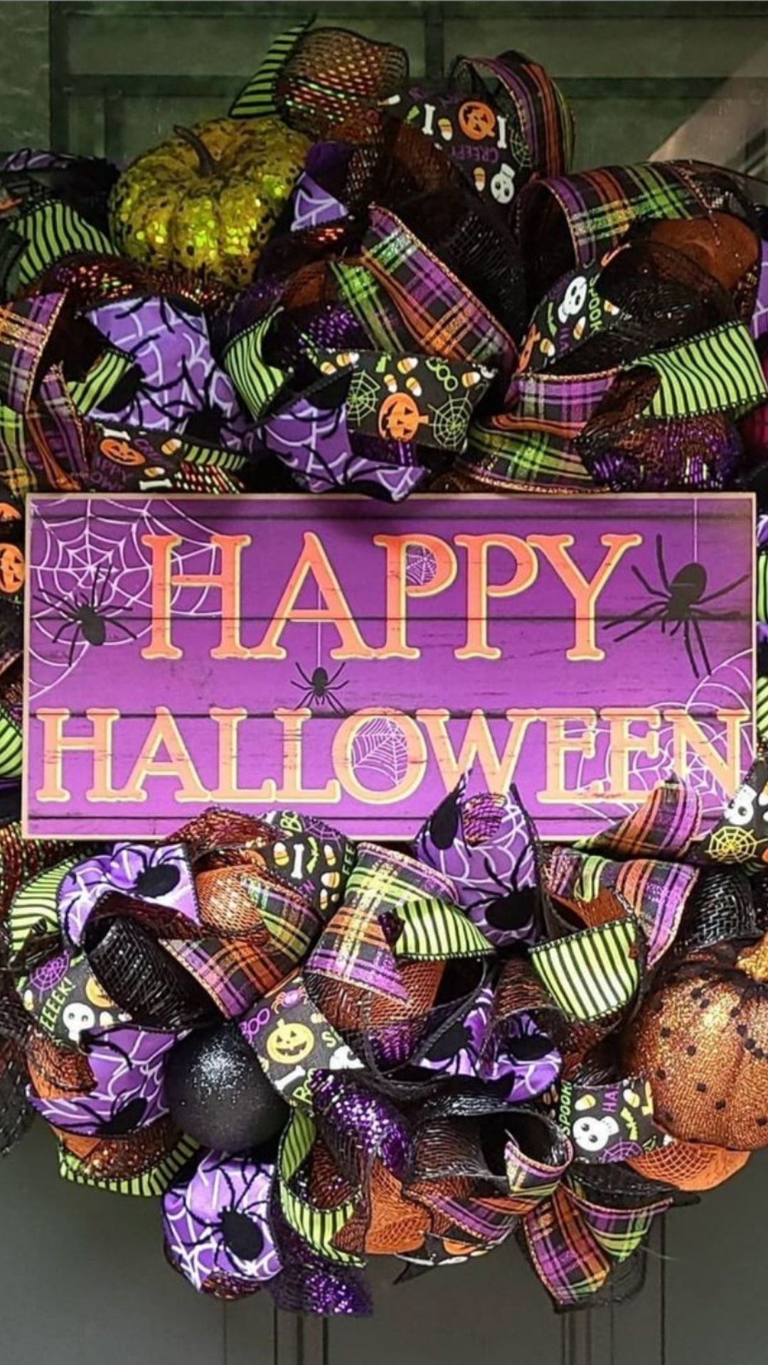 40+ Spooky and creepy DIY Halloween wreath ideas 2021 Page 43 of 45