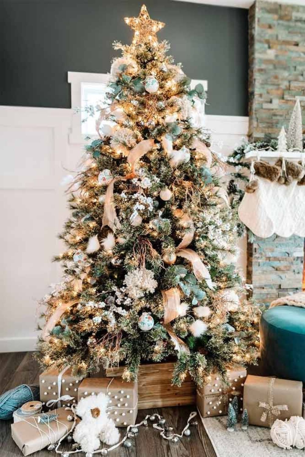 35 Awesome Christmas Tree Decoration Ideas 2021 Page 3 of 4