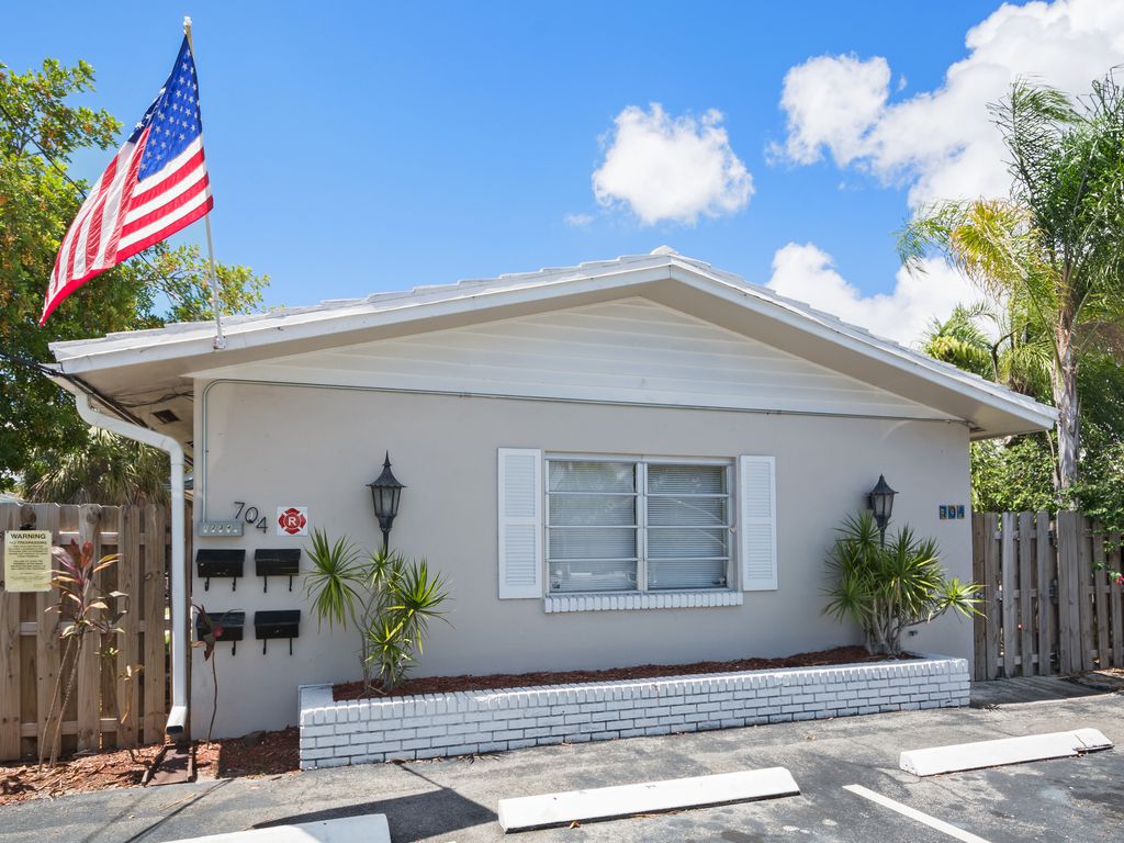 Mary's Crew House No.2 Fort Lauderdale My Crew Kit