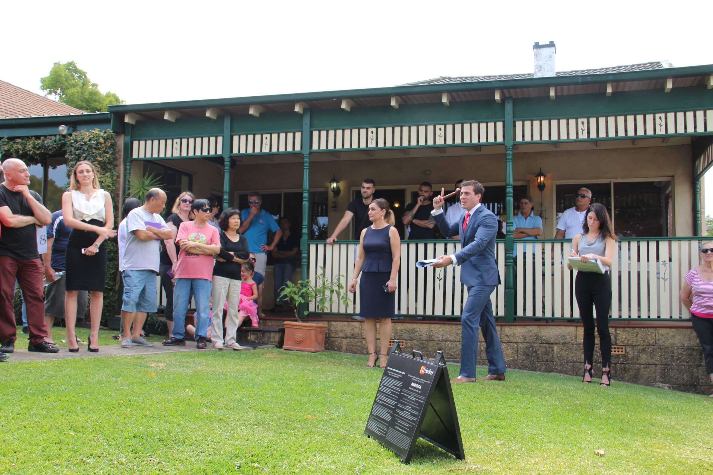 Buying Property At Auction What You Need To Know My Decorative