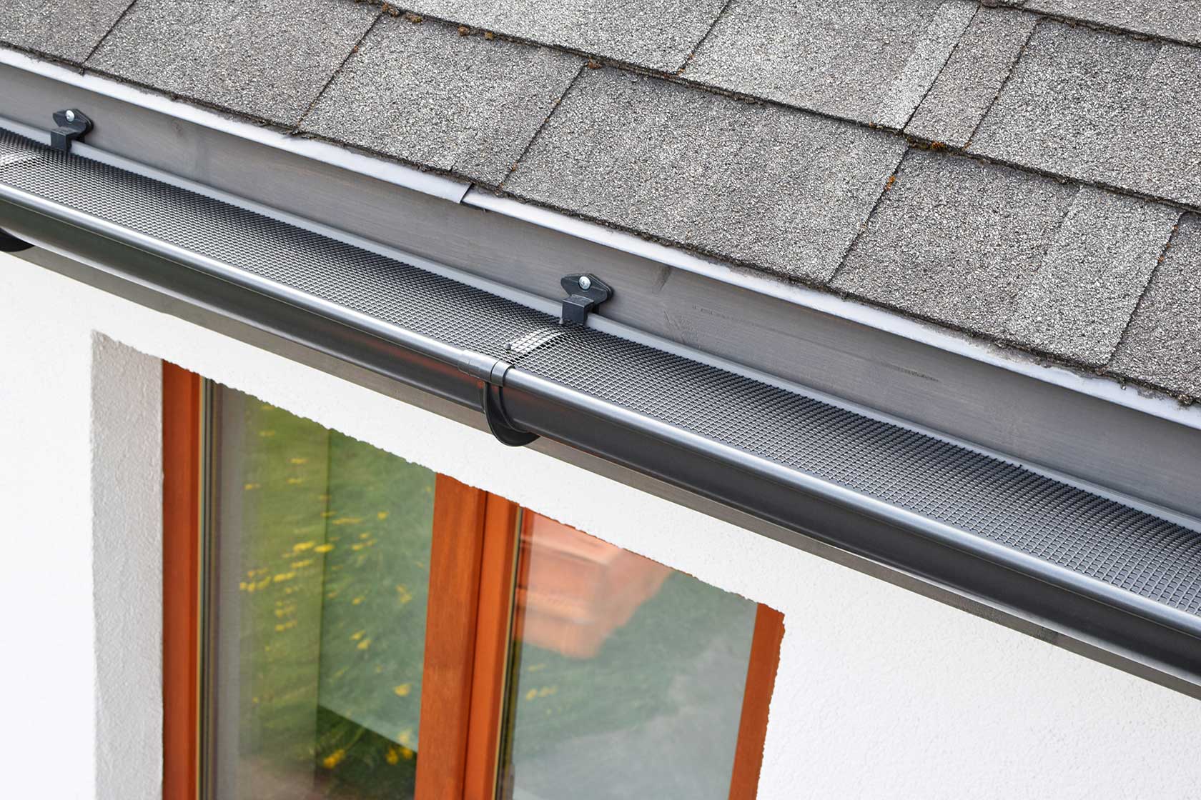 How Gutter Guards Can Worsen Ice Damming On Roofs My Decorative