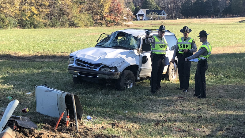 1 killed, 1 injured in rollover crash in Davidson County