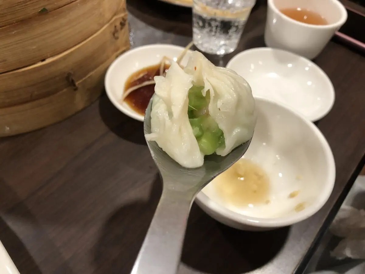 台北市内で有名な小籠包の店!明月湯包で爆食いしてきました。