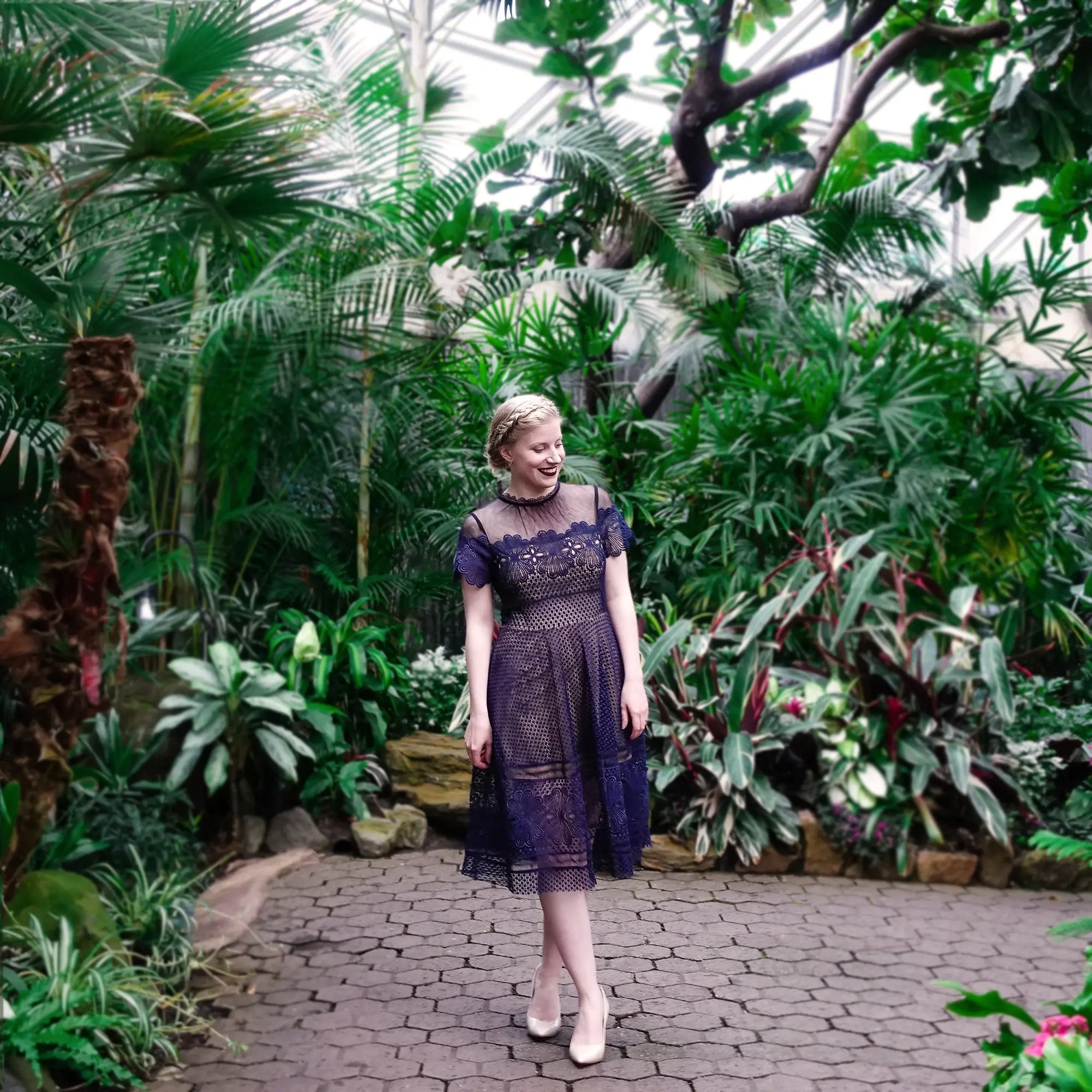 10 Clothing & Dress Rental Services