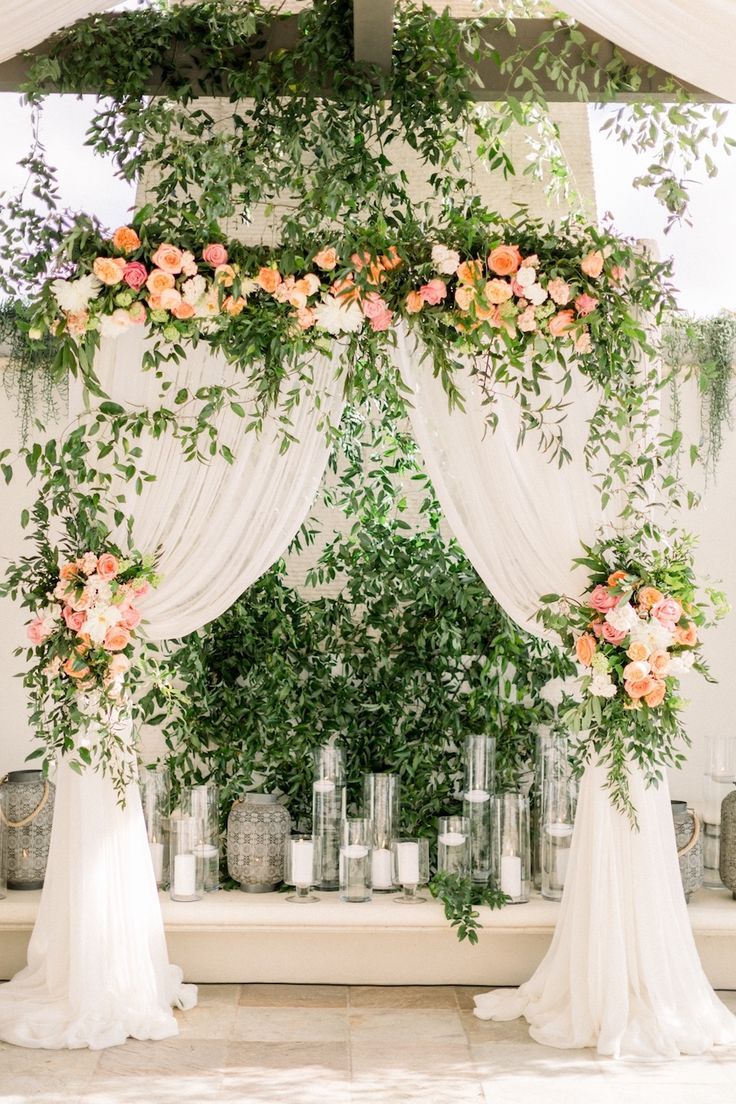 10 Exquisite Wedding Entrance Decorations that are in Trend myMandap