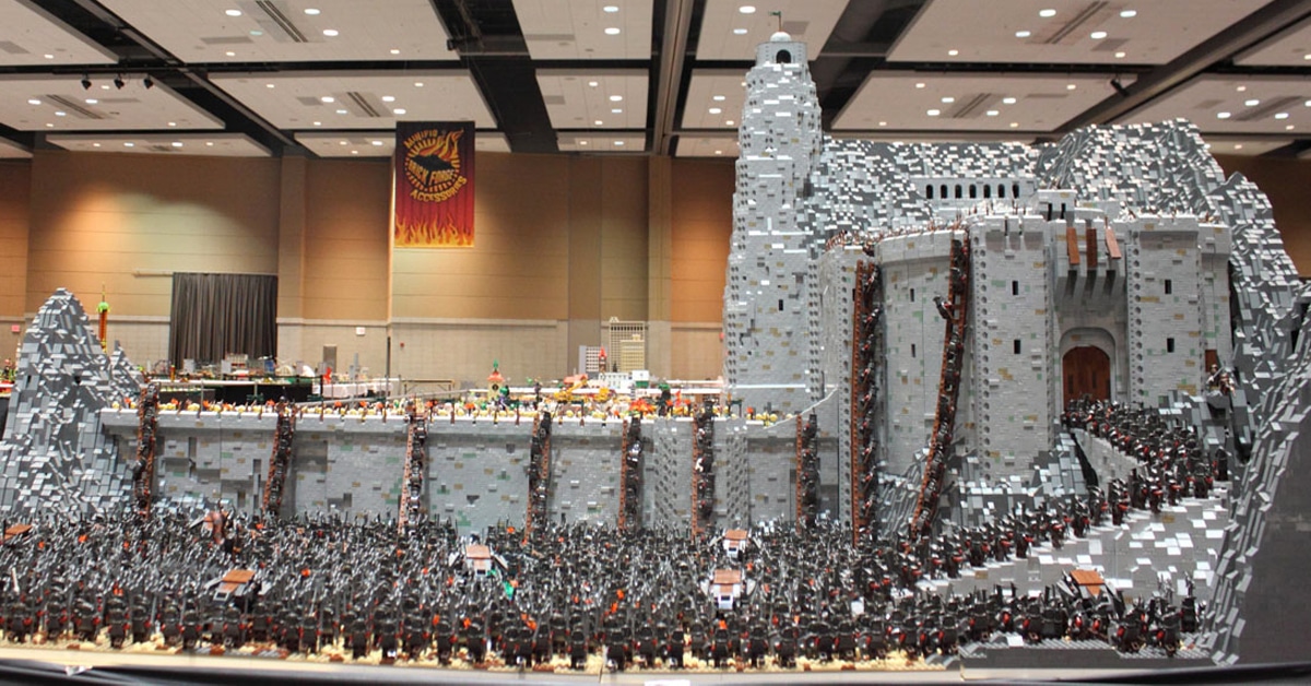 Amazing LEGO Recreation of Lord of the Rings' Helm's Deep Battle