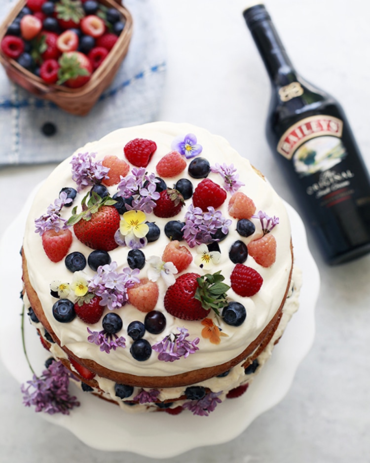 Edible Flower Cakes Let You Enjoy Beautiful Blooms in Sight and Taste