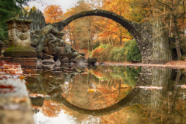 19th Century ‘Devil’s Bridge’ Uses Its Reflection to Form a Perfect
