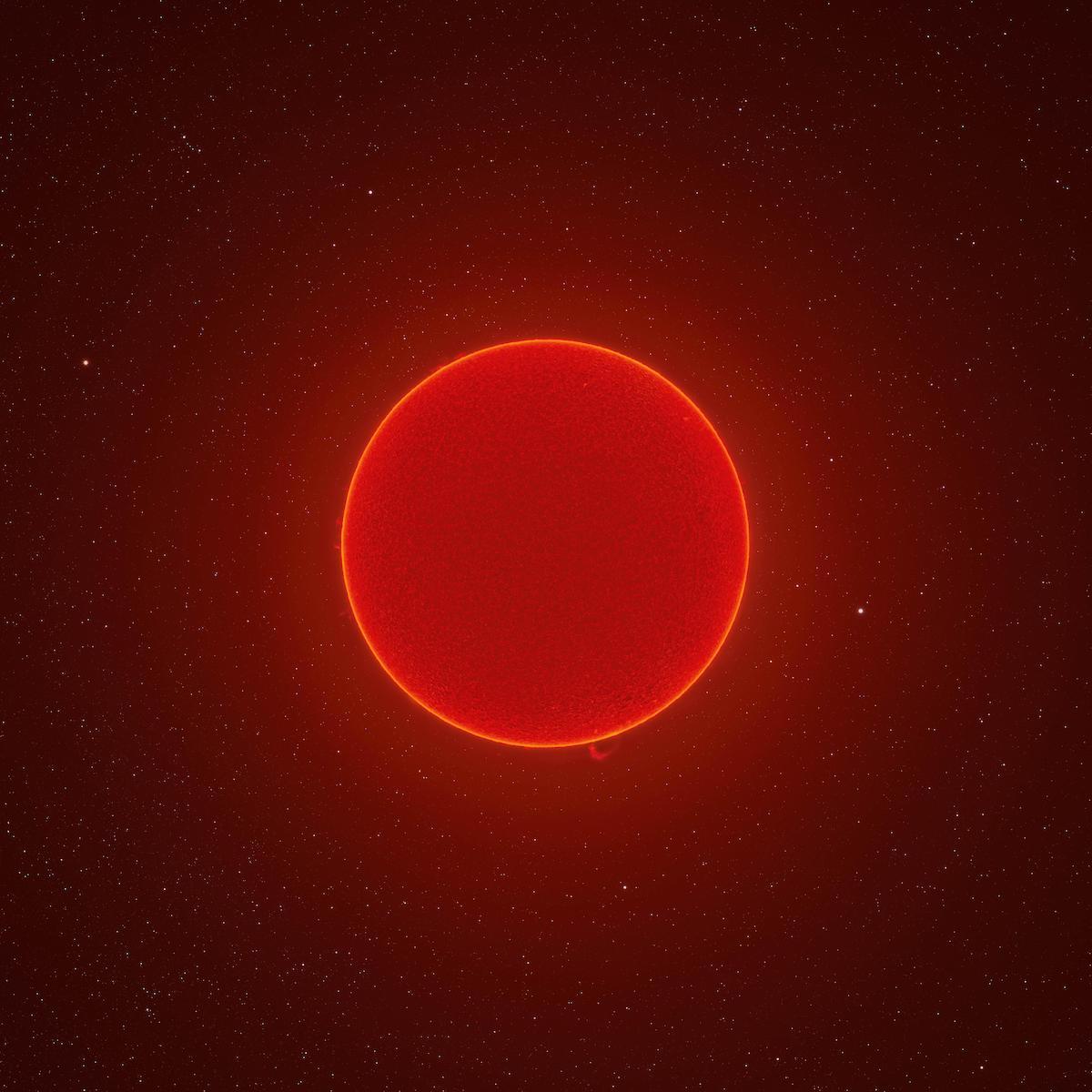 Incredible Sun Photo Created from 100,000 Backyard Photos