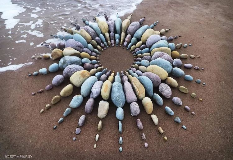 Land Art Made of Stones is a Mesmerizing Sight on the Beach