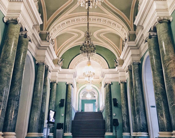 Urban Explorer Gives Viewers an Interior Tour of St. Petersburg's