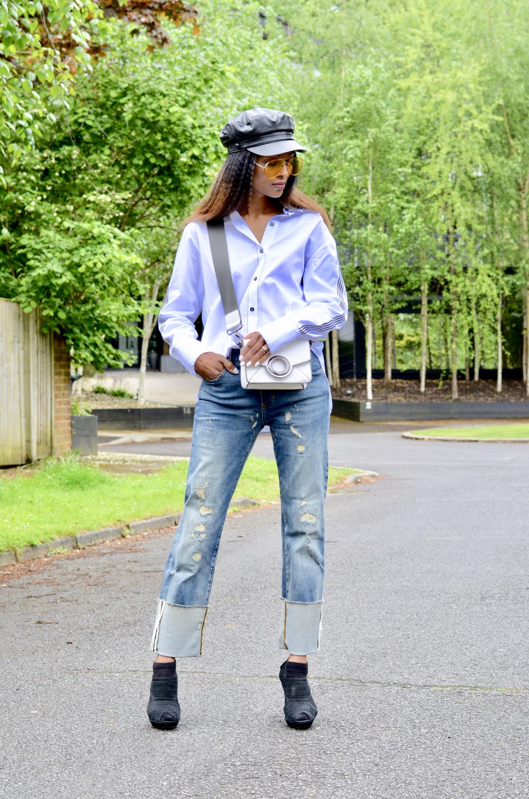 WHITE SHIRT AND BLUE DENIM My name is Lovely!