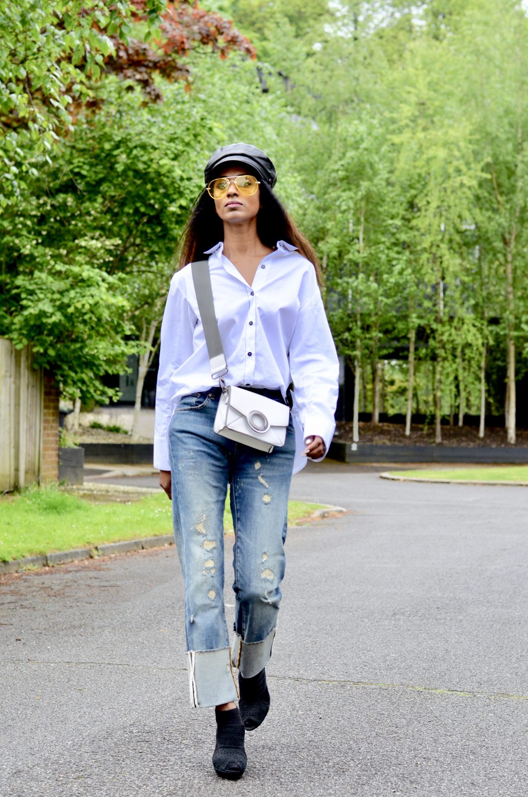 WHITE SHIRT AND BLUE DENIM My name is Lovely!