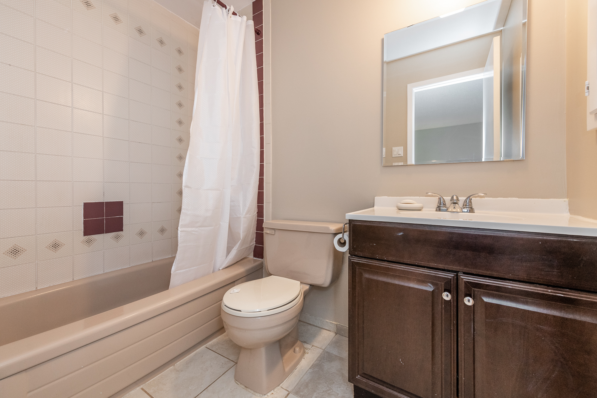 Spacious 4 bed 3 bath townhouse for sale in Ottawa