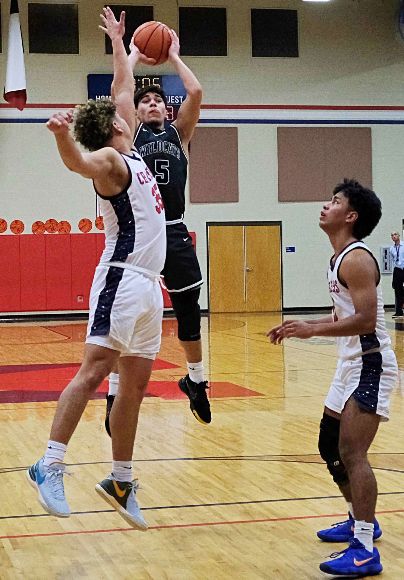 Rivens, Rodriguez lead Wildcats past Chargers