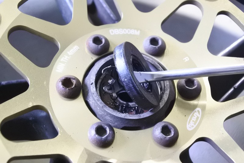 ホイールベアリングのグリスアップのやり方！おすすめ万能グリスと使い方 mysimasima