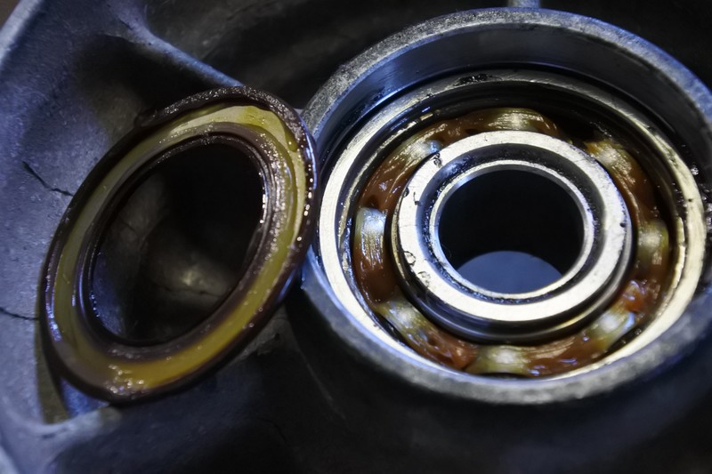 ホイールベアリングのグリスアップのやり方！おすすめ万能グリスと使い方 mysimasima