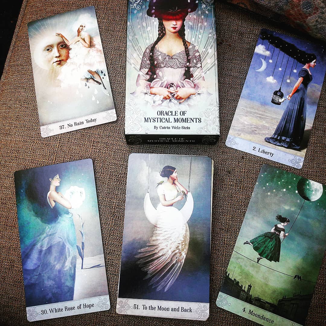 Bộ Bài Oracle of Mystical Moments Khoảnh Khắc Nhiệm Màu