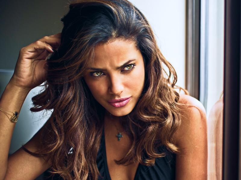 Sonhar com Atriz Brasileira