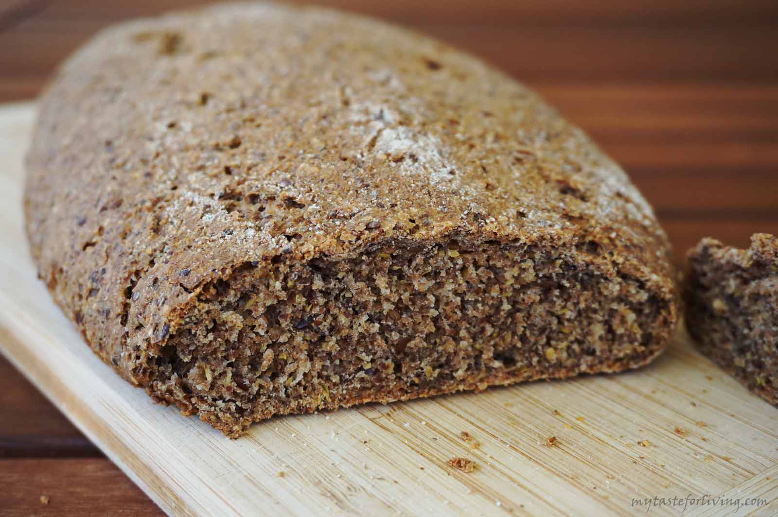 Wholemeal spelt bread with flaxseed