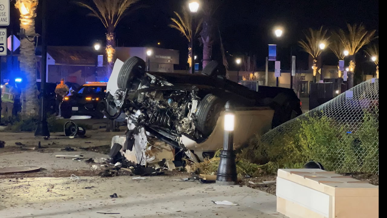 High speed chase ends in crash, arrests, injuries Valley News