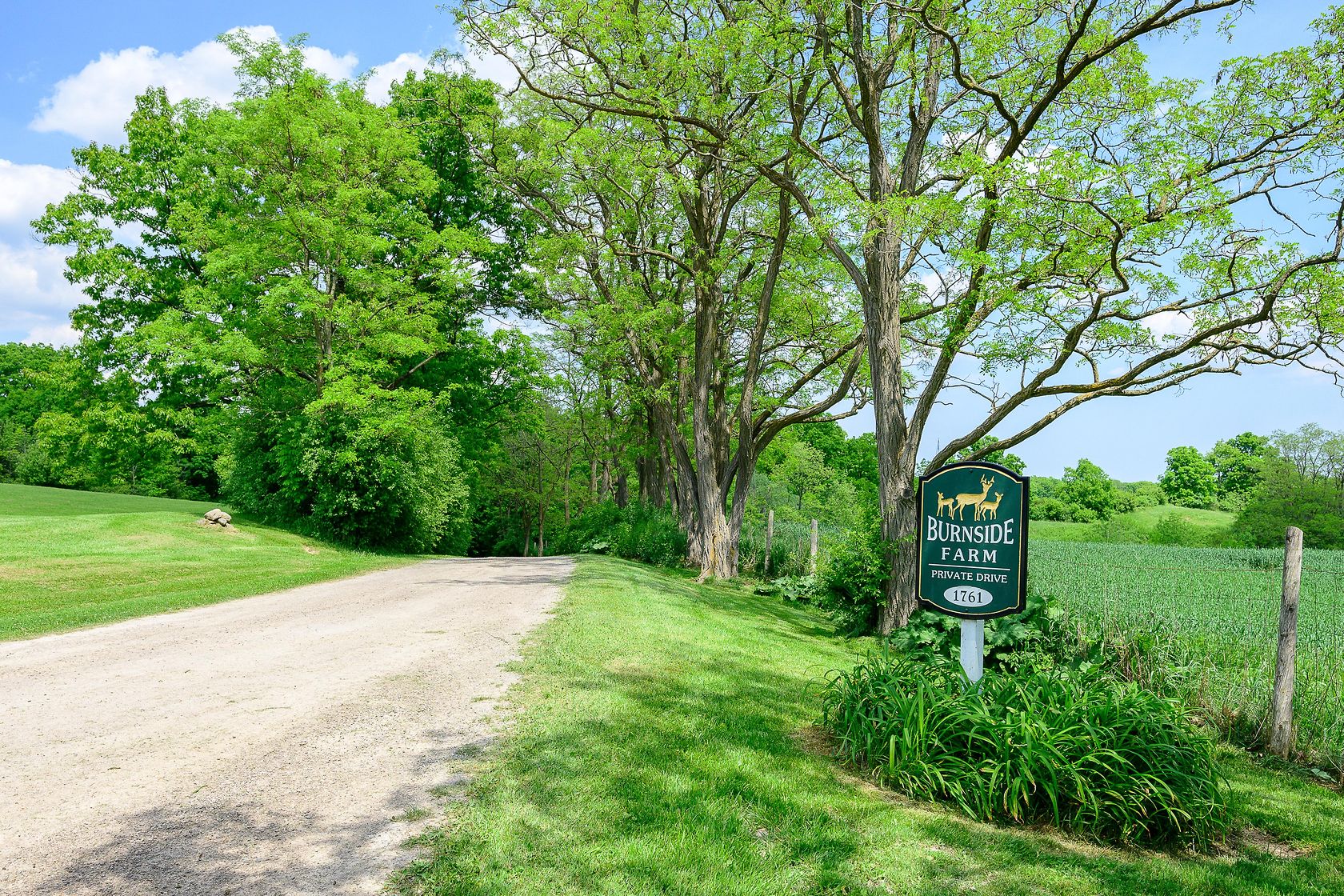 Virtual tour of 1761 Old Waterdown Rd, Burlington, Ontario, L7P0T2