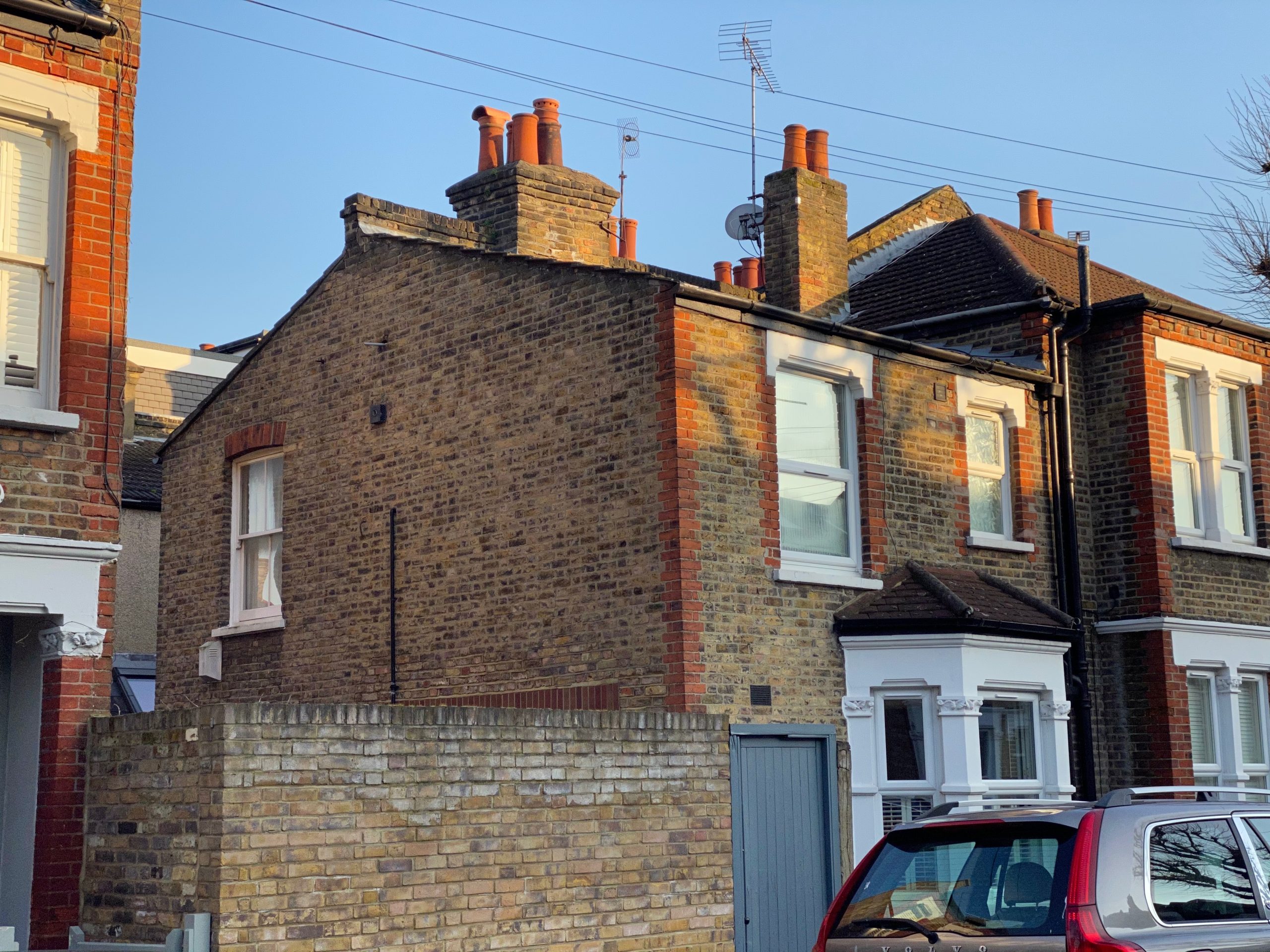 Householder appeal for roof extension and balcony allowed in Hounslow