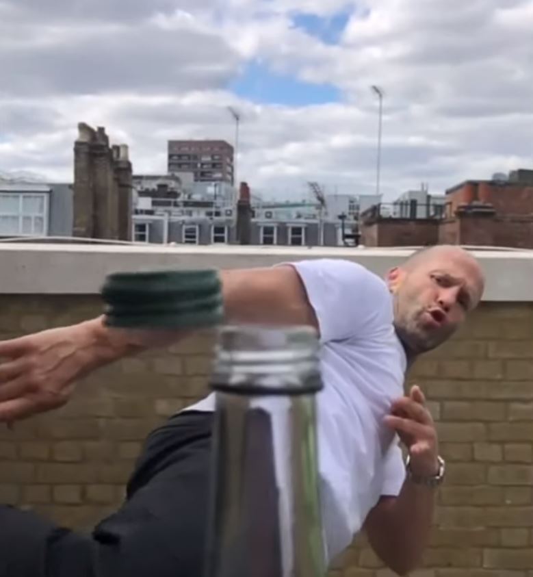 Actor Jason Statham participa en bottle cap challenge N Digital