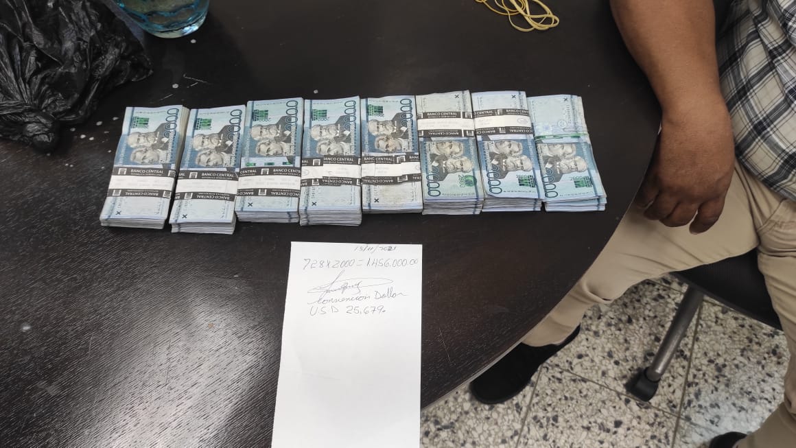 Apresan haitiano con más de un millón de pesos